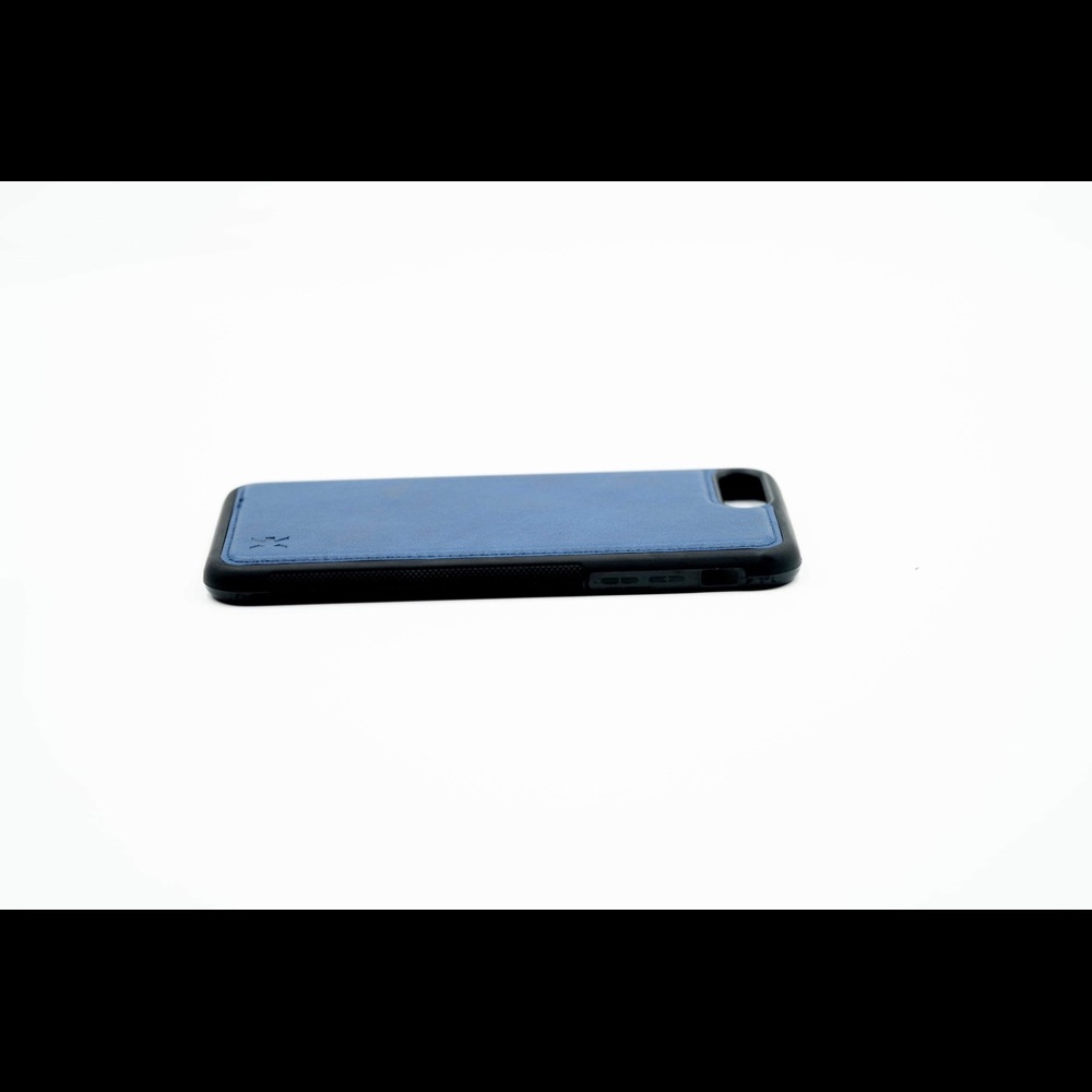 Blue iPhone case - Picture 2 of 3